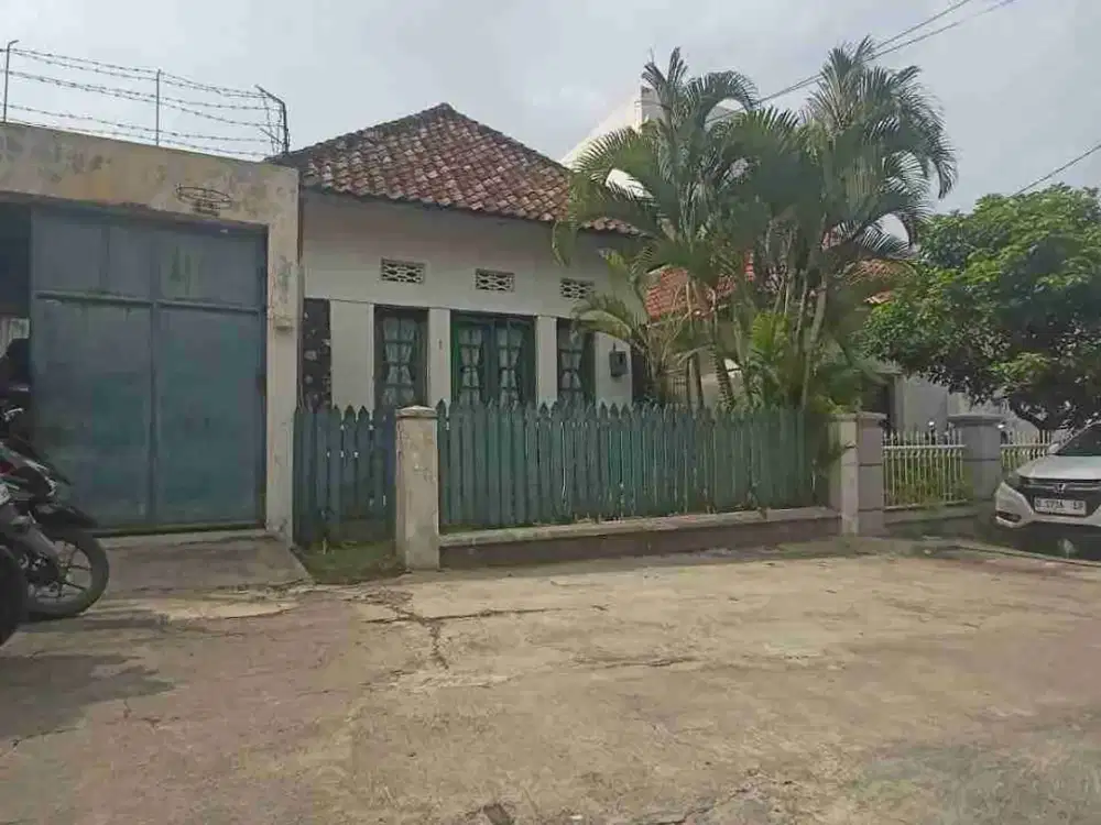 Disewakan rumah cocok untuk kantor di area Sayap Riau