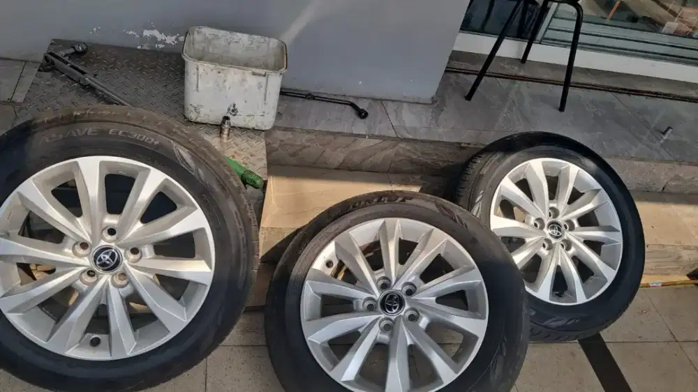 Velg Original copotan Innova Zenix 2025 Ring 17 + Ban