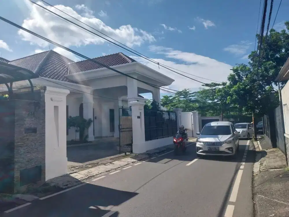 RUMAH LEBak BULUS LT 705 M² HALAMAN LUAS SHM SIAP HUNI