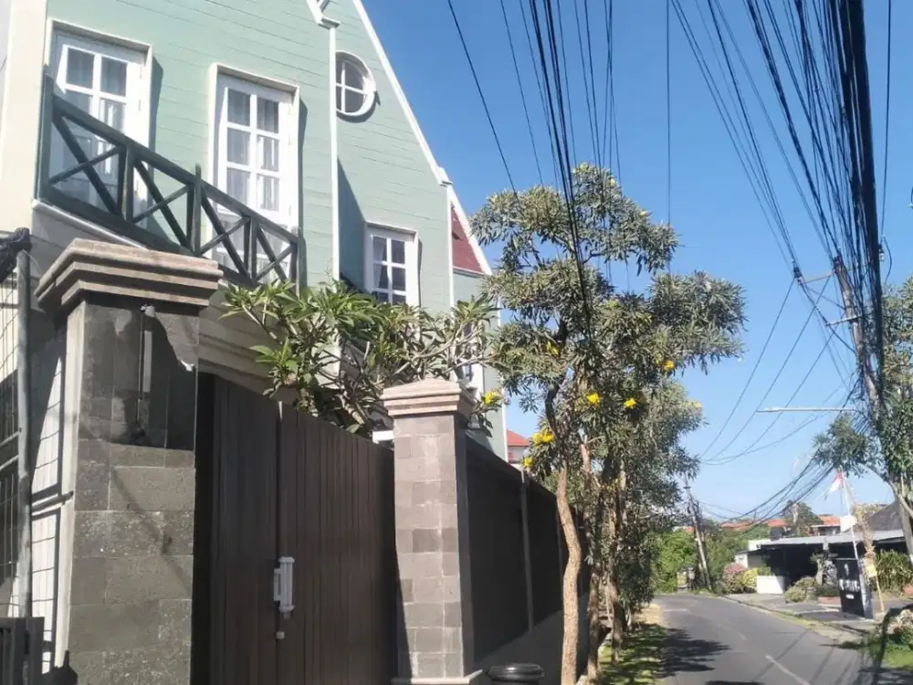 VILLA 3 KAMAR TIDUR DISEWAKAN – AREA KEROBOKAN