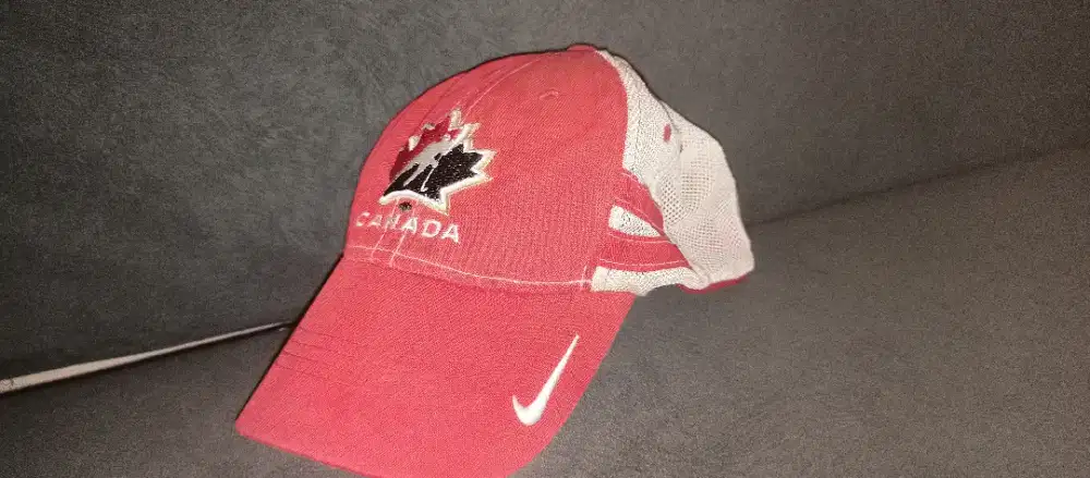 Topi NIKE series Canada