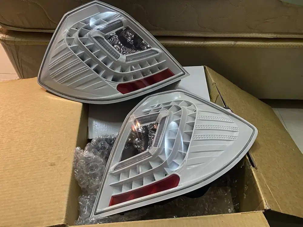 Lampu Belakang Jazz ge8