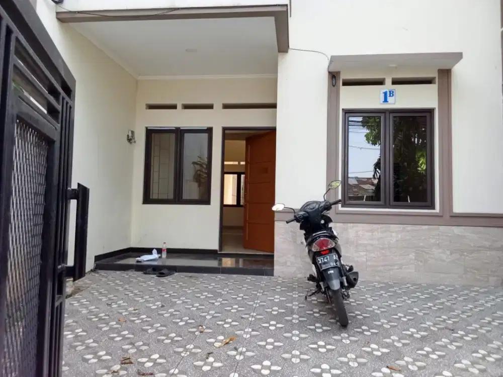 Rumah baru 2 lantai Jl. Leo, Turangga