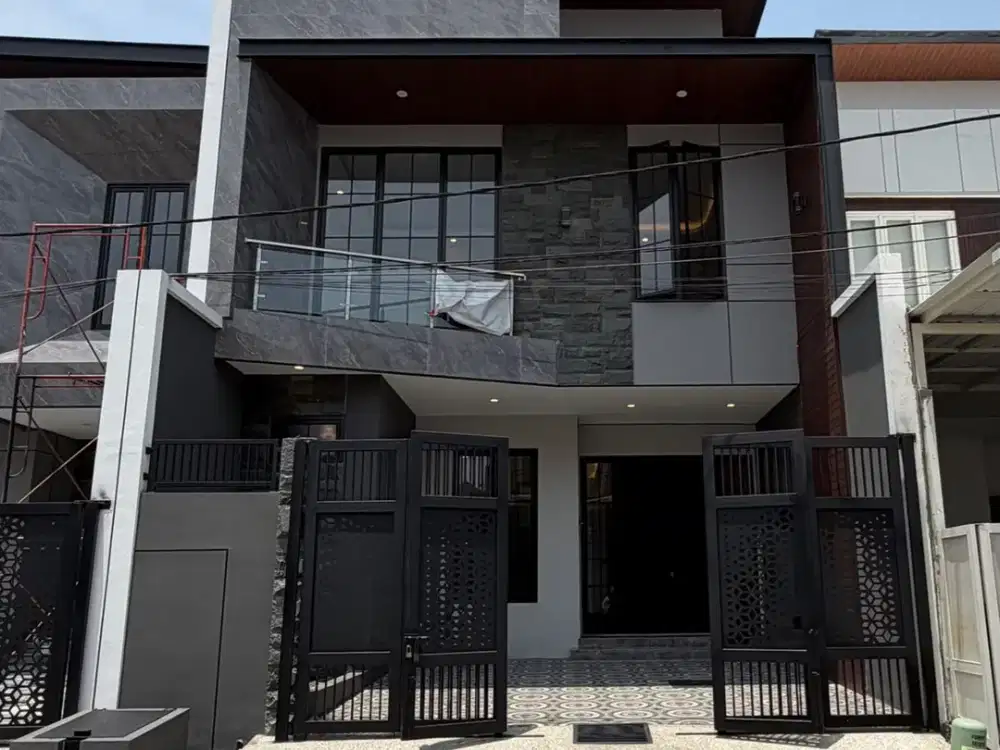 RUMAH TENGAH KOTA DEKAT JL.RAYA,MANYAR TIRTOYOSO
