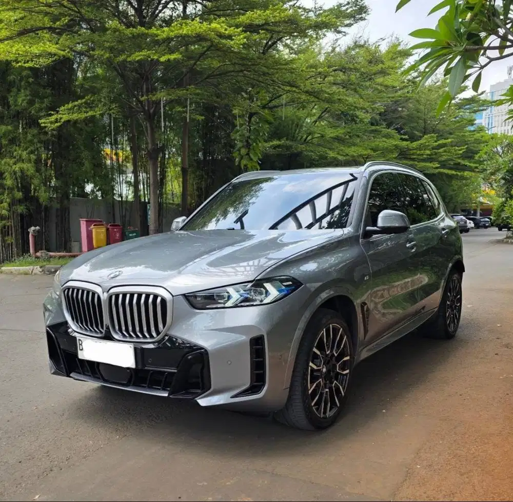 BMW X5 xDrive40i M Sport NEW FACE LIFT 2023 GREY ON BROWN ISTIMEWA