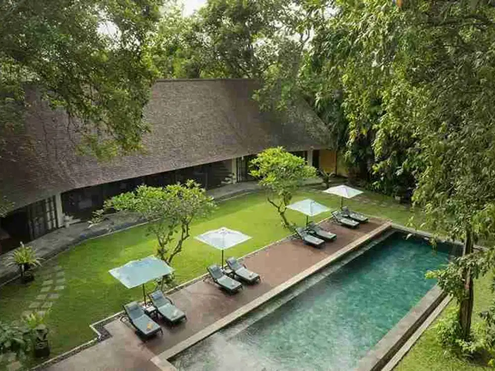 Villa Mewah dengan Garden Luas dan River View di Kerobokan