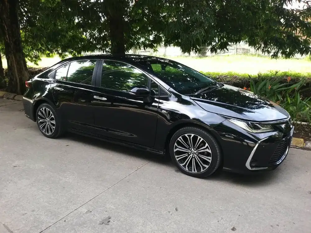 Toyota Corolla Altis 1.8 V CVT Tahun 2021