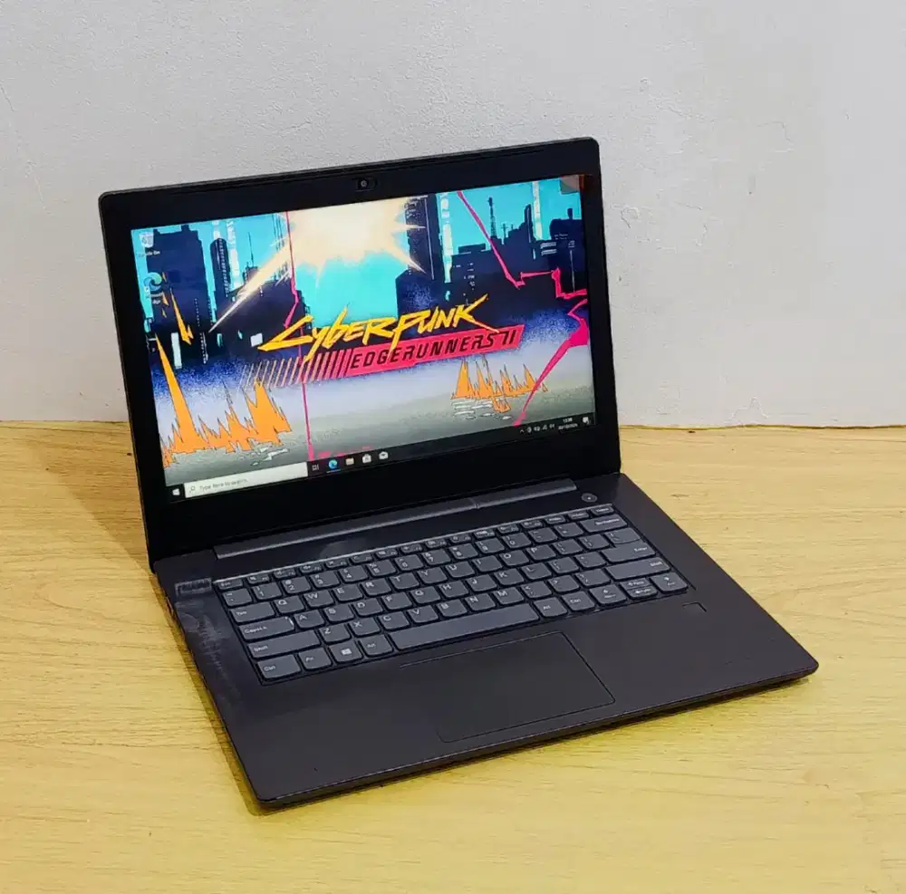 LENOVO V330-14IKB Processor Intel Core i5-8250 RAM 8GBGB SSD 256GB