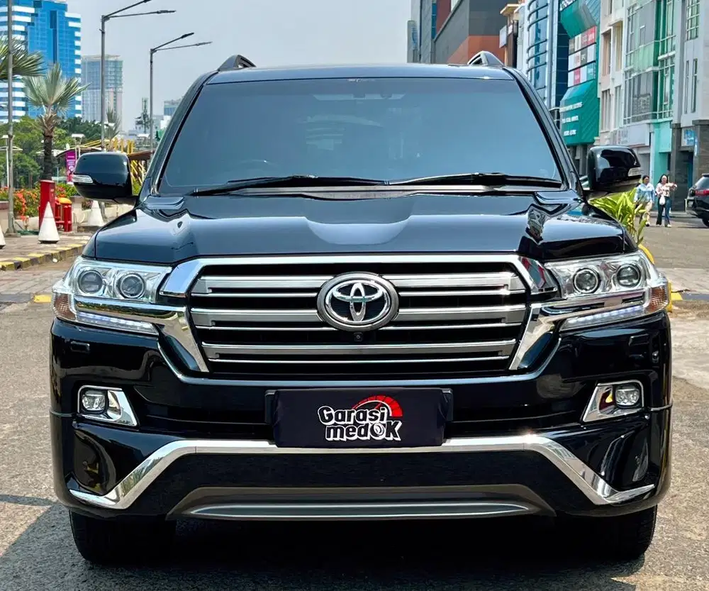 Toyota Land Cruiser LC VXR VX-R VX R 200 4x4 2017 Antik Murah Bekas