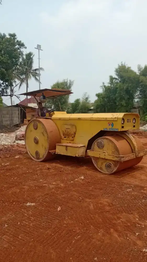 Wales 8-10 ton dumptruck excavator pc 50 crane