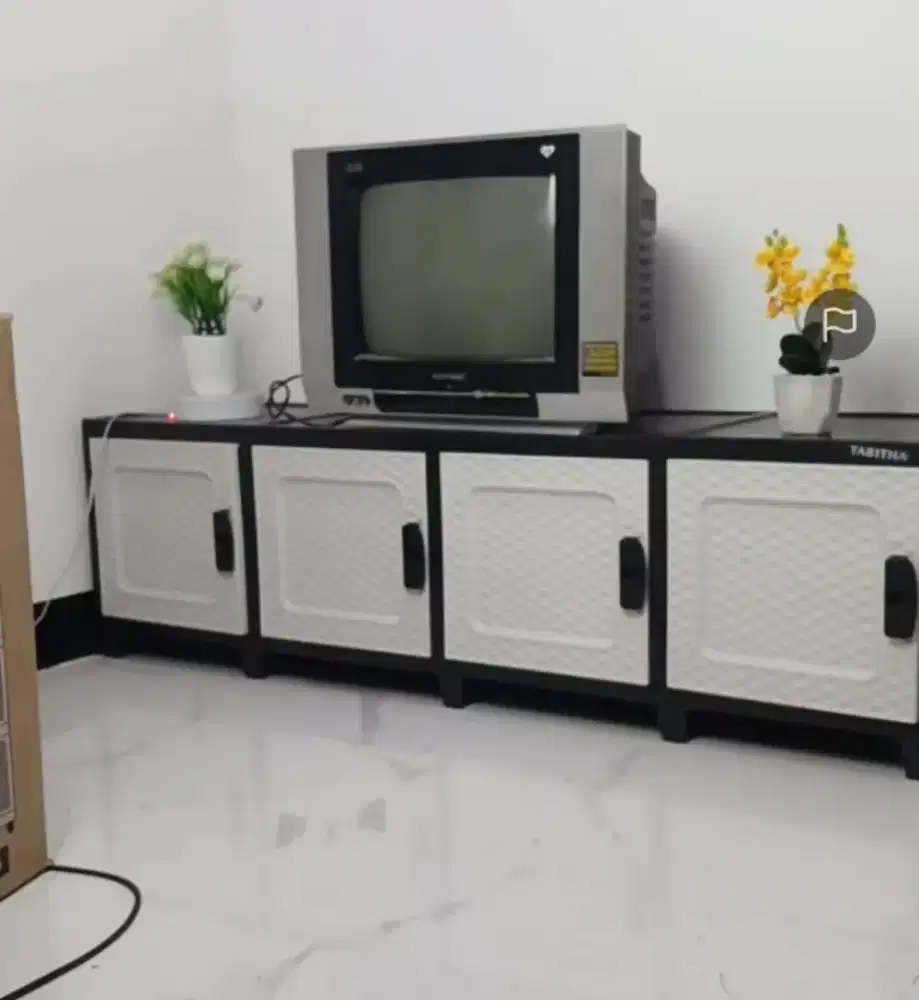 Lemari tv 4 susun