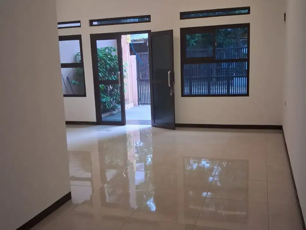 Dijual Rumah 2 Lantai Siap Pakai Cocok Buat Kantor atau Usaha Lokasi di Mainroad Sayap Buah Batu Bandung