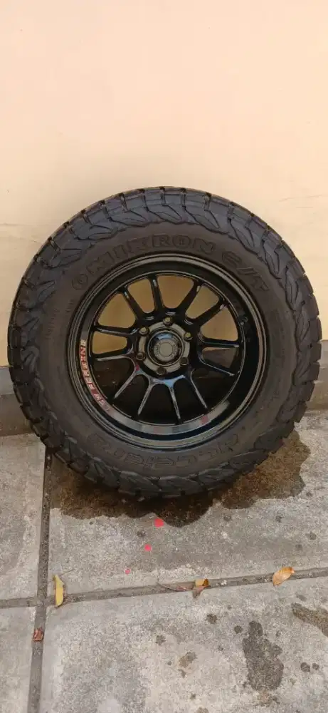 Di jual Velg & Ban Bekas Land Cruiser Prado