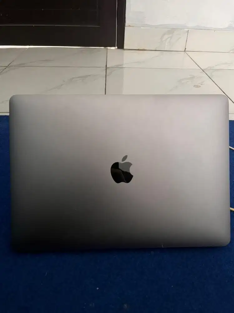 Jual cepat Macbook Pro 2017 256GB core i5