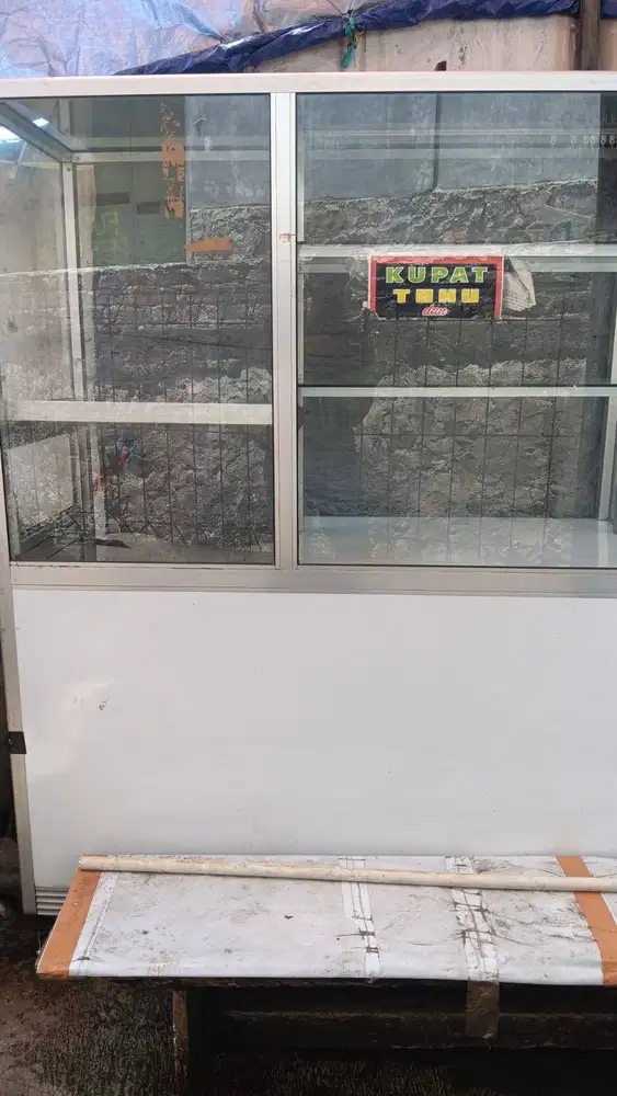 DI JUAL CEPAT ETALASE