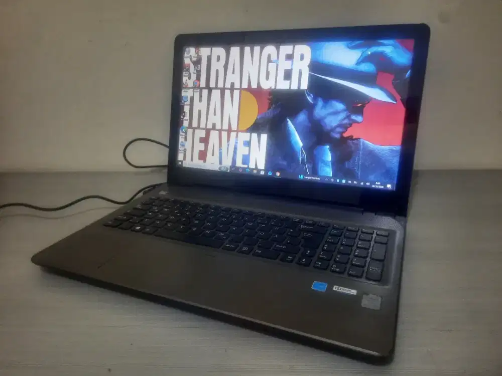 Laptop Medium akoya/Intel 3358U(Thouschrren Layar Sentuh)Ram6gb/Hdd500
