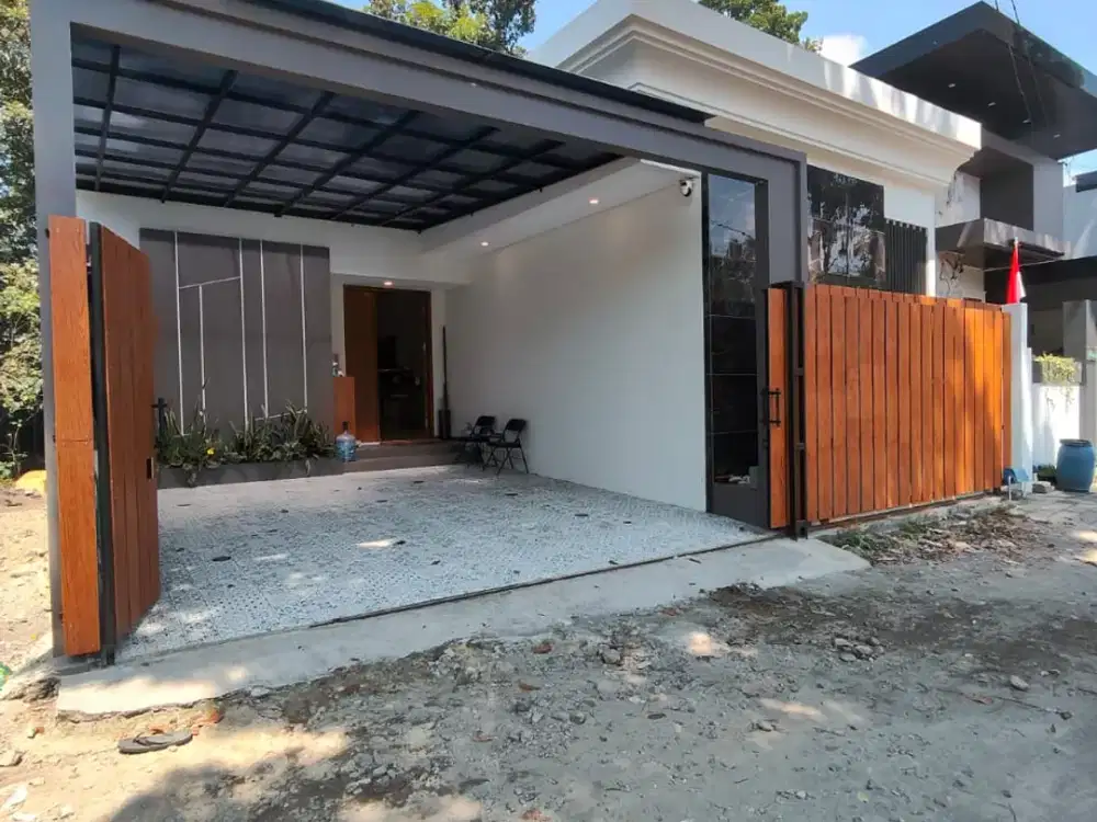 DI JUAL RUMAH MEWAH MODEL KONTEMPORER JALAN KALIURANG KM.9 Semi Furnish