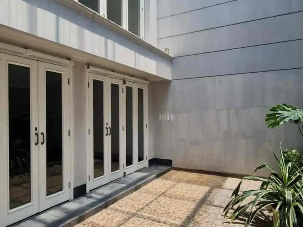 Disewakan rumah modern  nyaman bagus siap huni di kebayoran baru jakarta selatan
