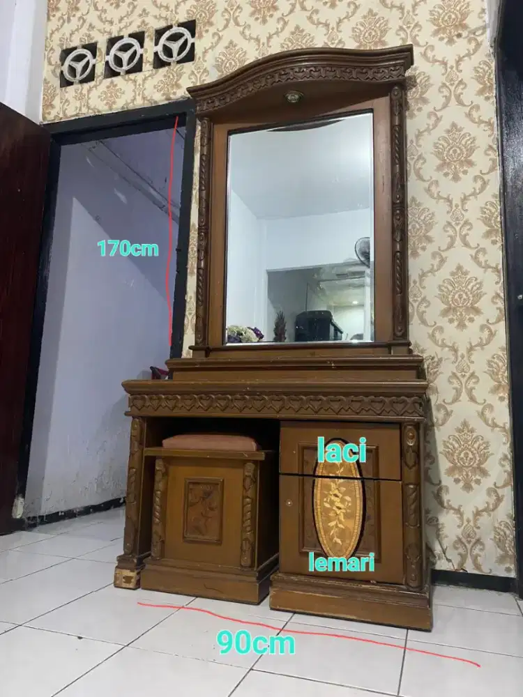 Meja Rias Rahwana