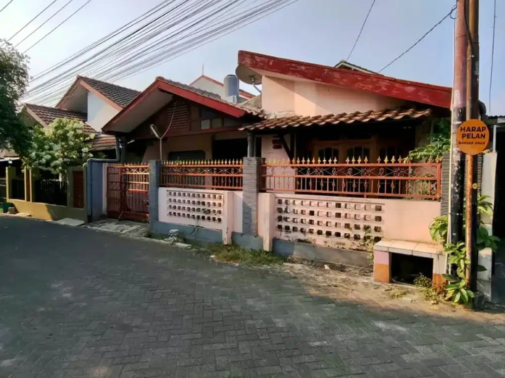 RUMAH DALAM PERUMAHAN SELATAN HOTEL HYATT PALAGAN