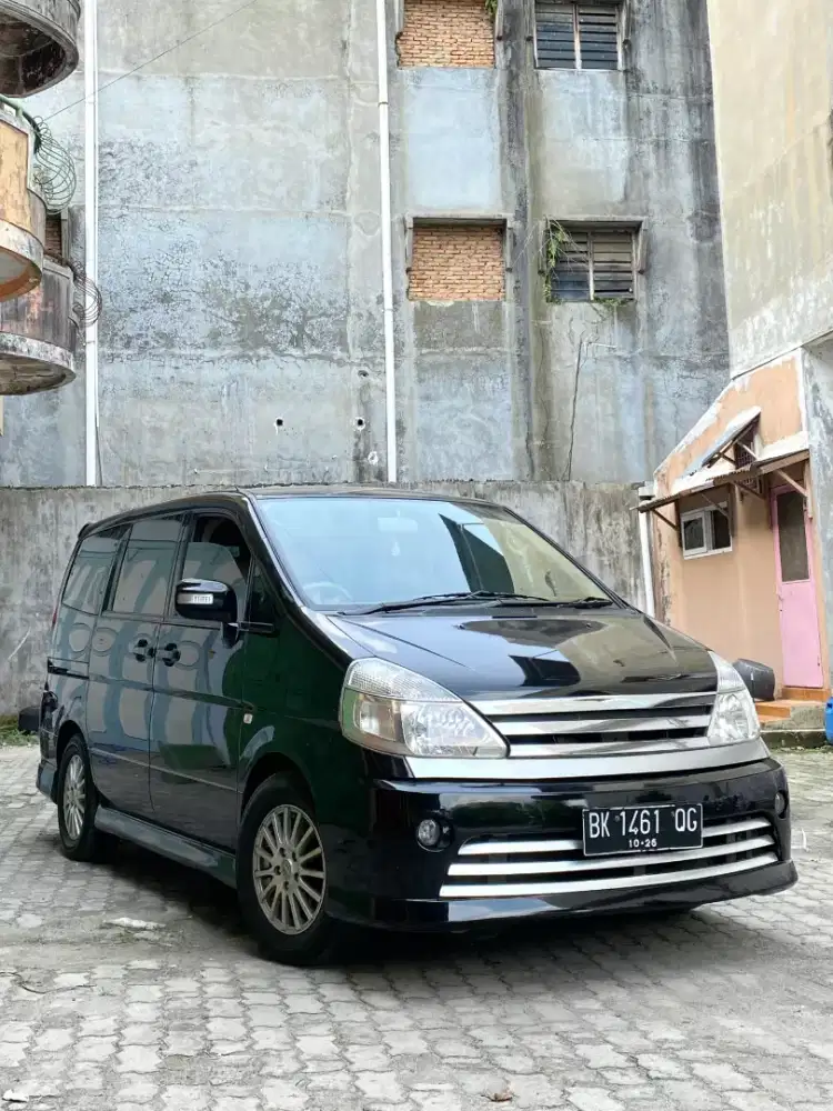Sliding door dan 3TV aktif! Nissan Serena 2.0L HighwayStar Autech voxy