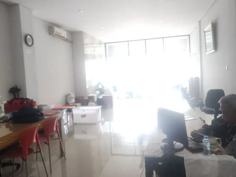 Disewakan Ruko 2,5 Lantai Siap Pakai Cocok untuk Usaha Lokasi di Karawitan Bandung