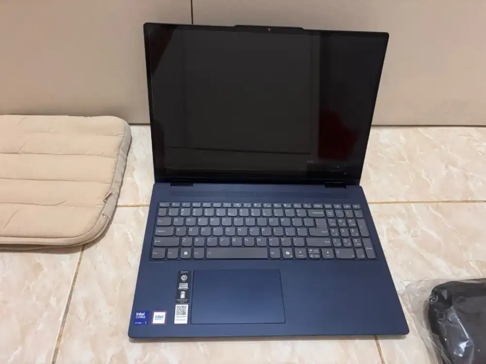 Laptop Lenovo Ideapad 5 2in1 16” Touchscreen, Ultra 7 255U, 32 GB, 1TB