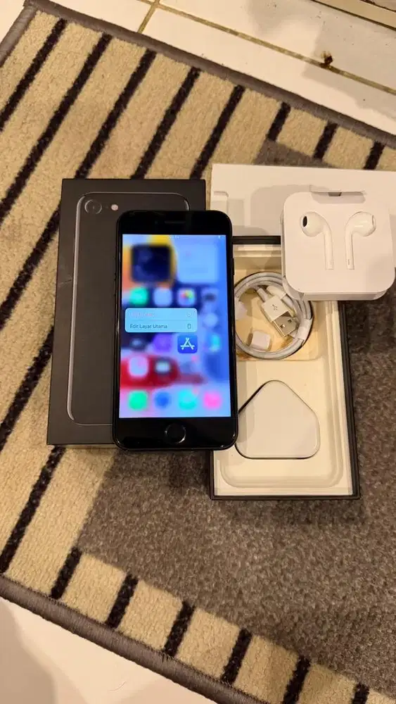 Iphone 7 Jetblack 128GB Terdaftar Lengkap