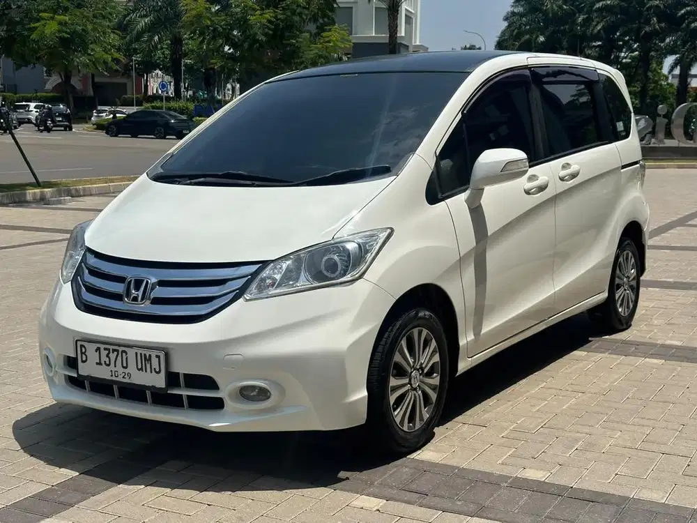 LOW KM PAJAK PANJANG HONDA FREED PSD MATIC AT 2014 PUTIH GENAP