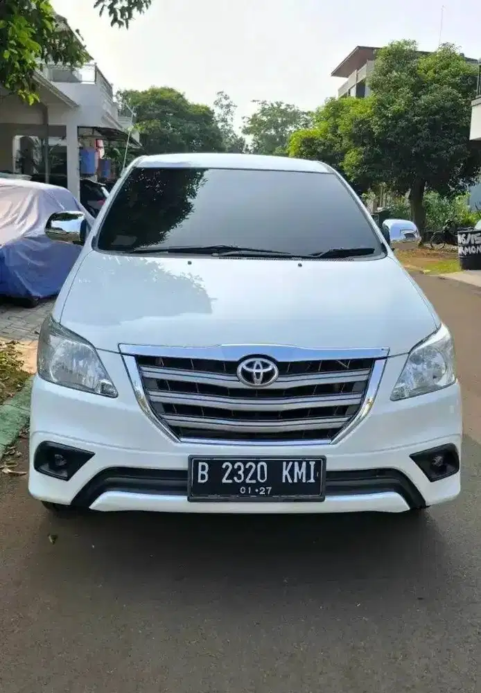 toyota kijang innova (2014)
