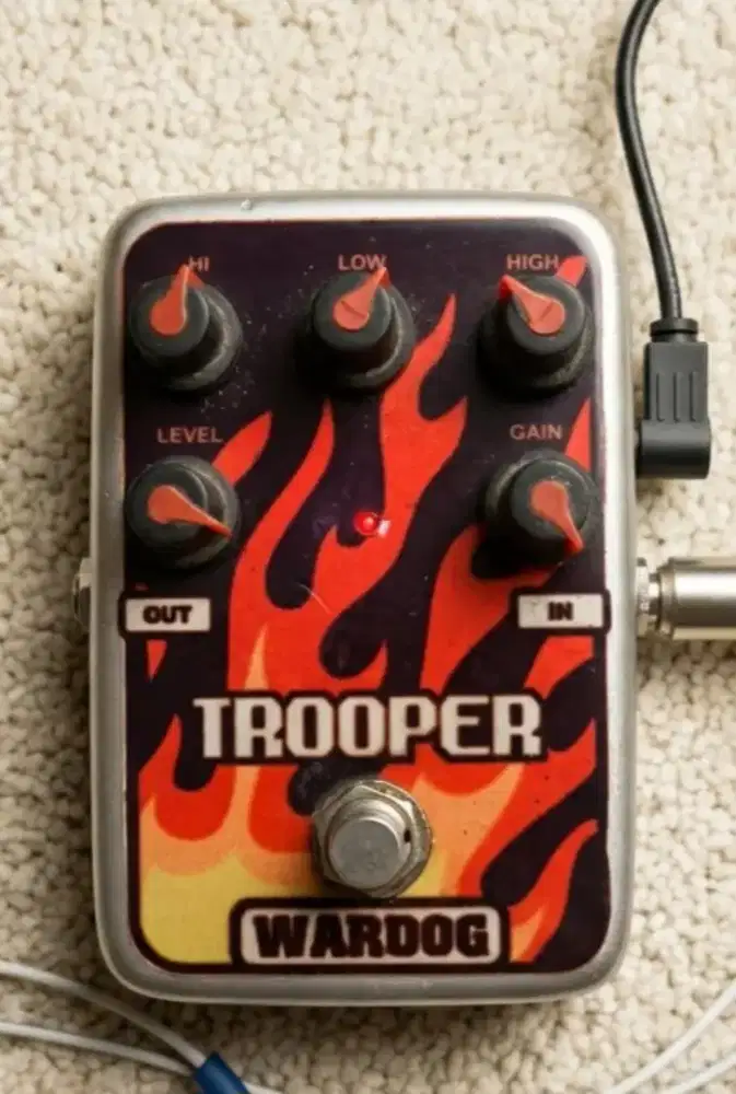 Efek gitar trooper wardog distortion