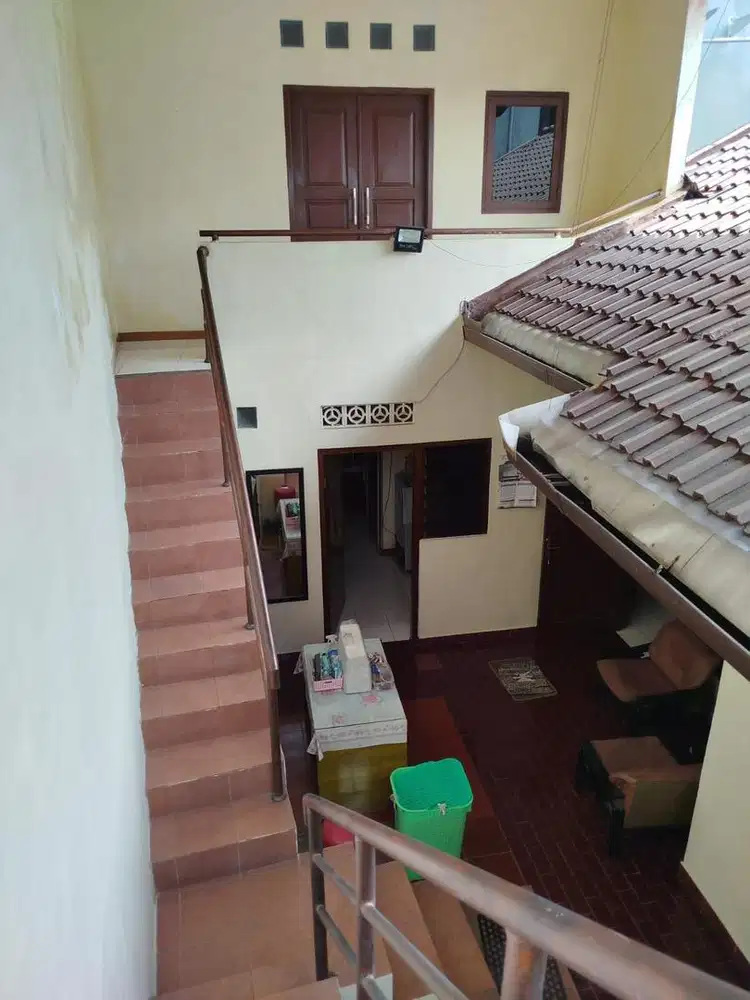 Rumah 2 lantai. SHM, 200meter, jakarta timur