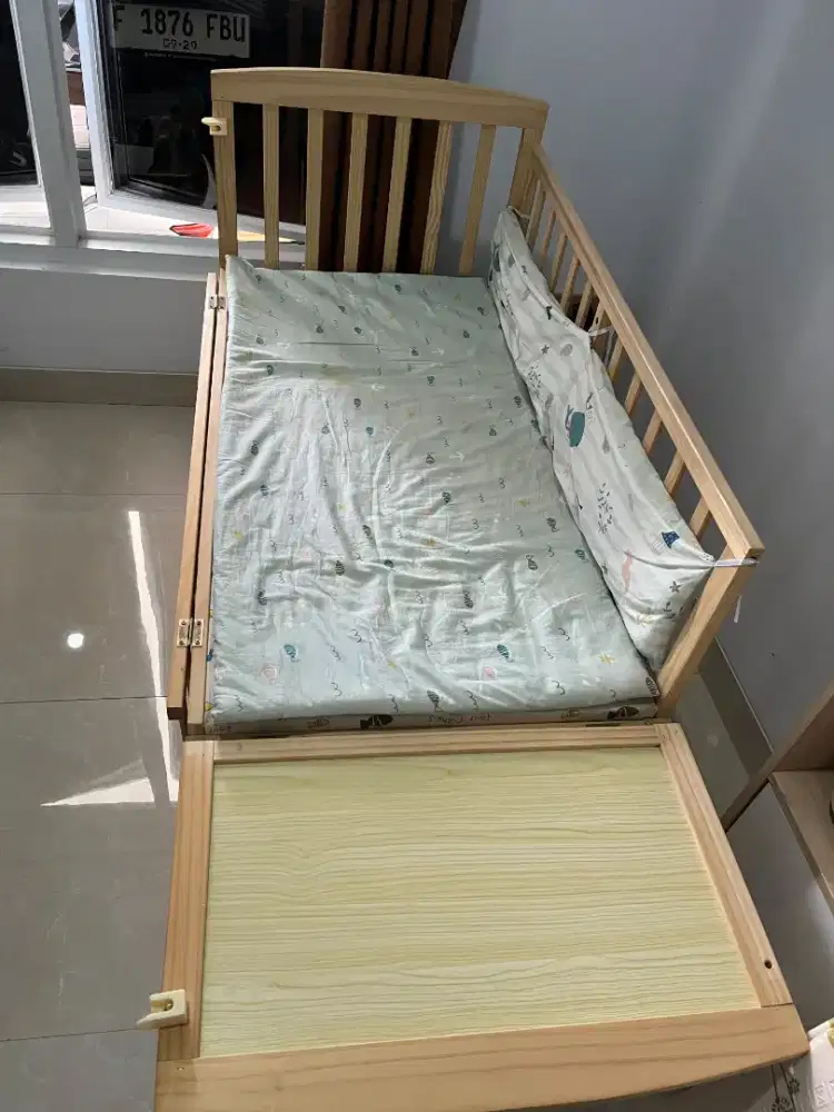 Box tidur bayi kayu