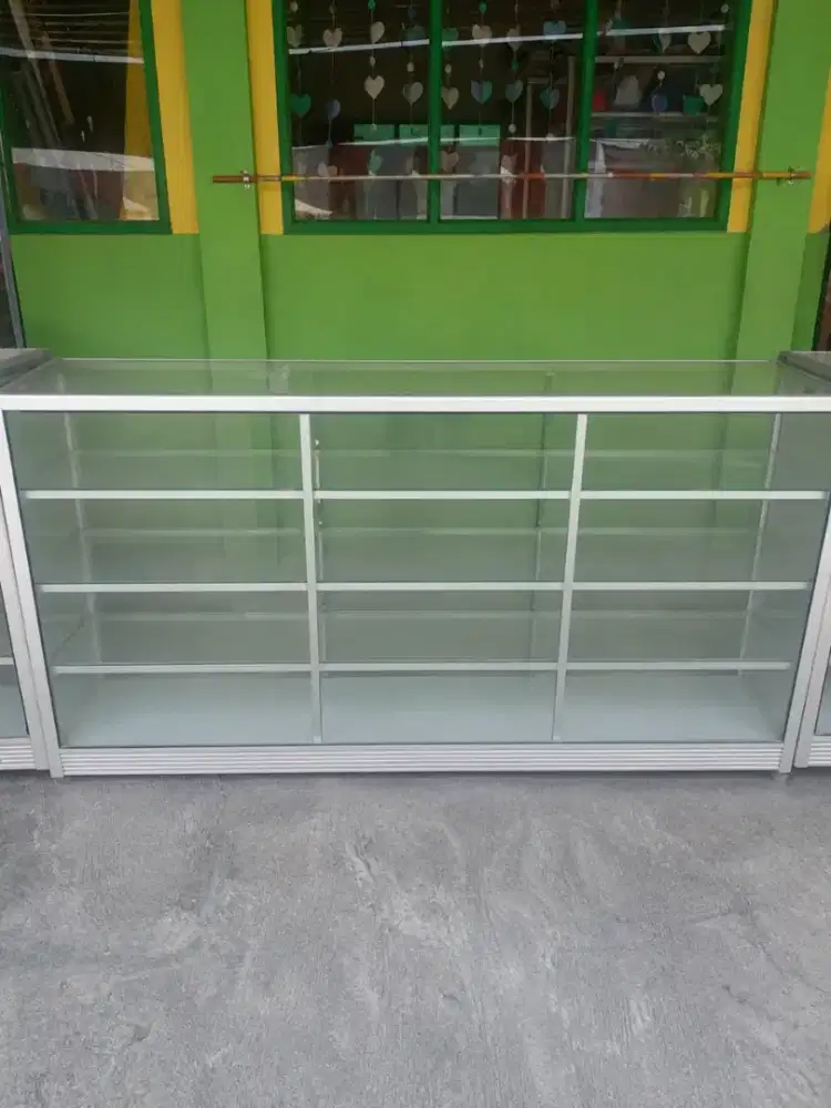 Etalase bekas panjang 2 meter 3 unit