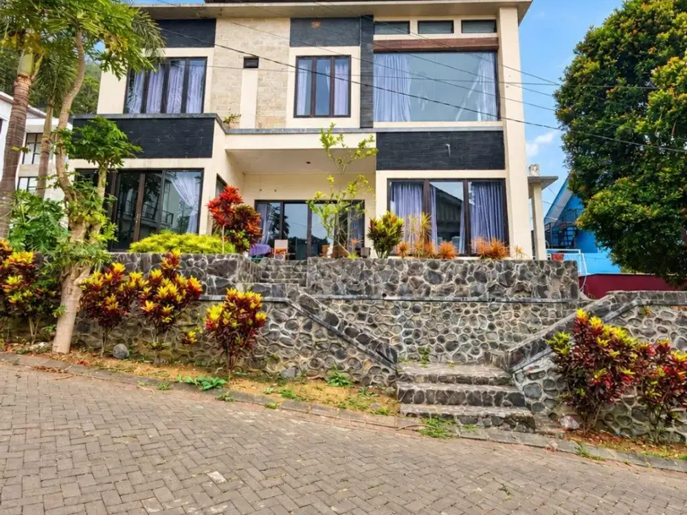 DIJUAL Villa Hook Aktif Full Furnish Ada Private Pool dan Lap.Basket Siap Huni Lokasi Eksklusif Kompleks Villa Dekat Wisata dan Pusat Kota di Ngaglik