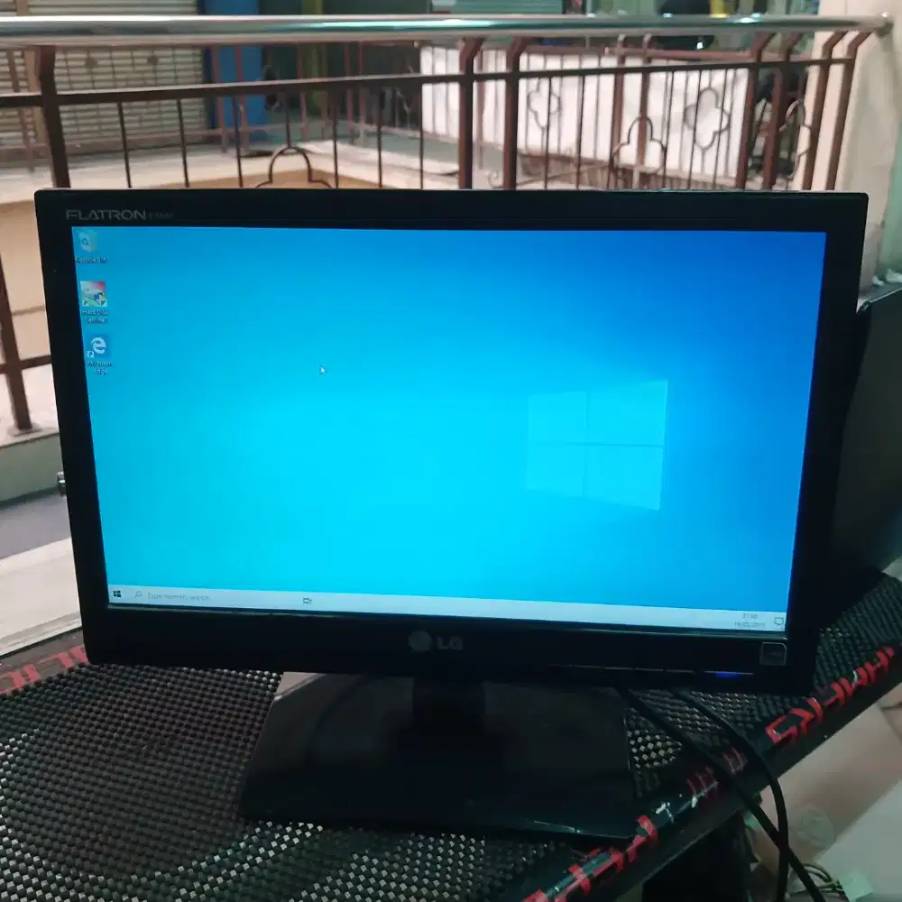 Monitor LCD LG 16 inc wide