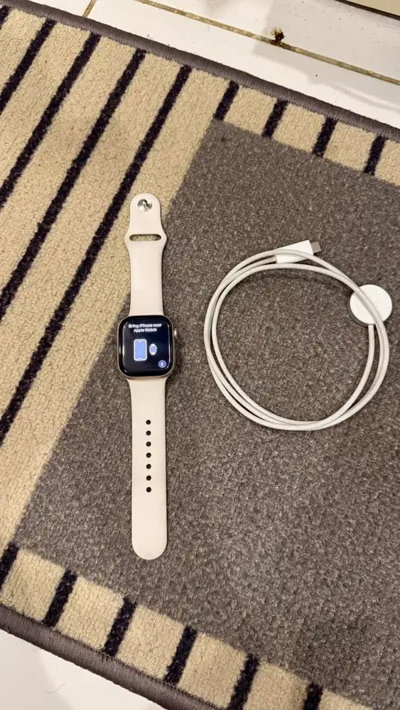 Apple Watch 10 Gold 42mm Resmi Ibox Unit dan charger