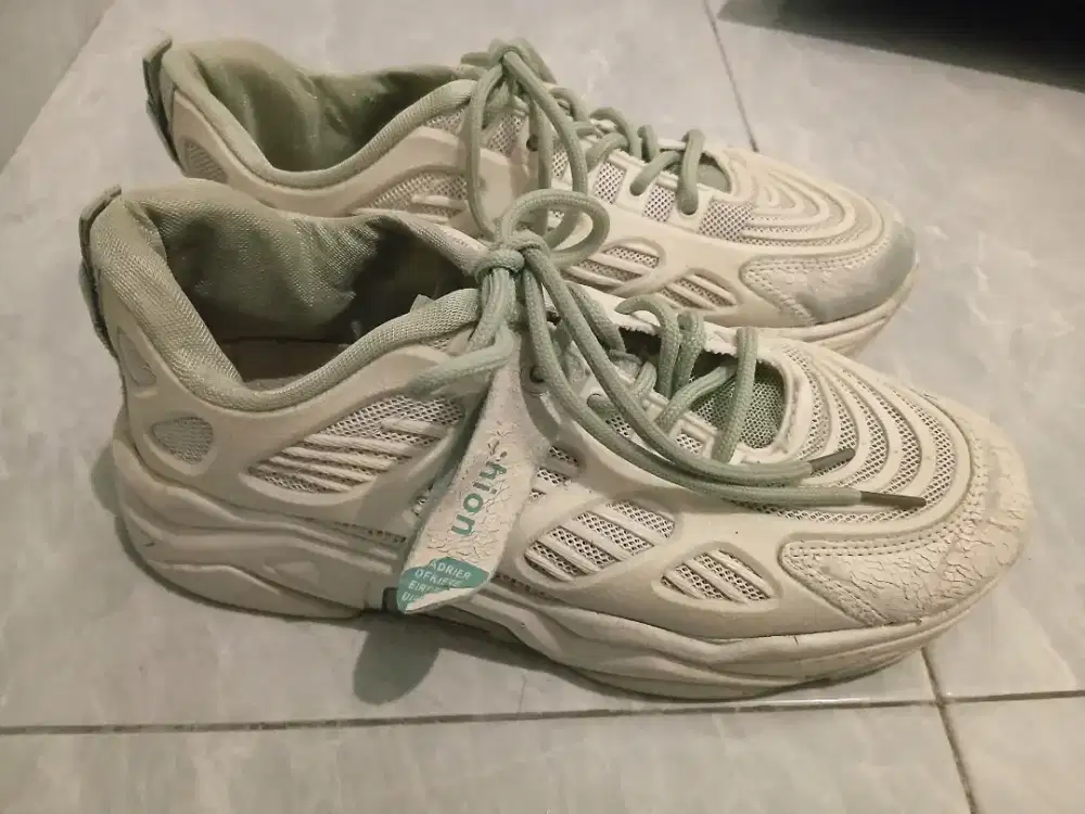 Sepatu Fashion Wanita Warna Cream Sage Green Stylish, Nyaman, & Casual