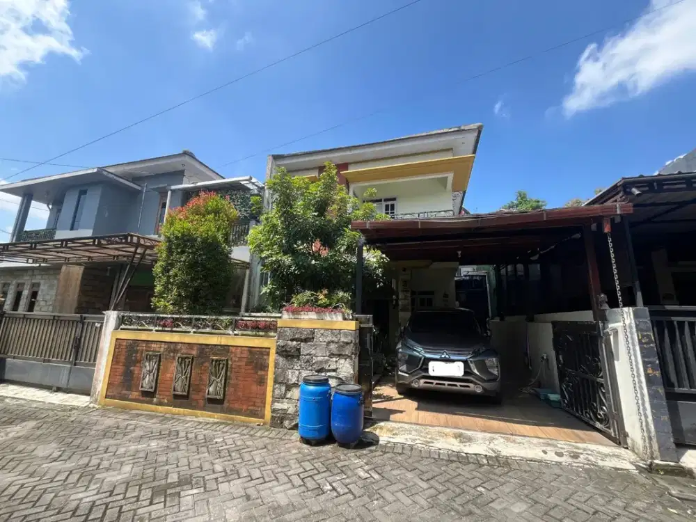 Rumah Furnished 2 Lantai Dekat Stadion Maguwoharjo Sleman