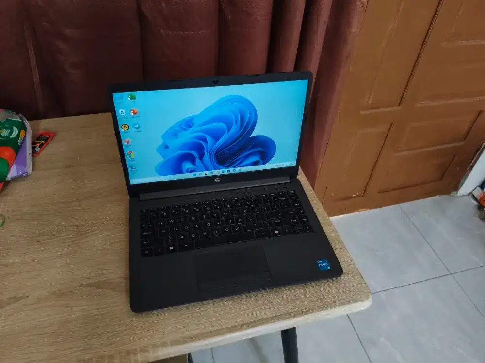 laptop hp core i3 1315U 8/256GB