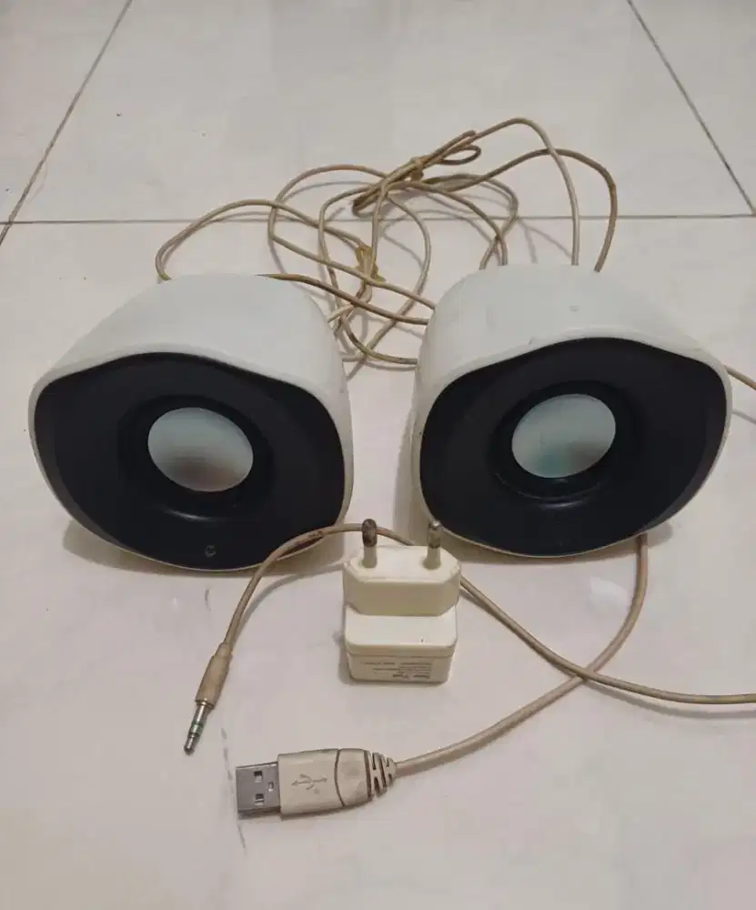 LOGITECH Speaker Komputer / Lap Top / NoteBook / HandPhone ( BEKAS )