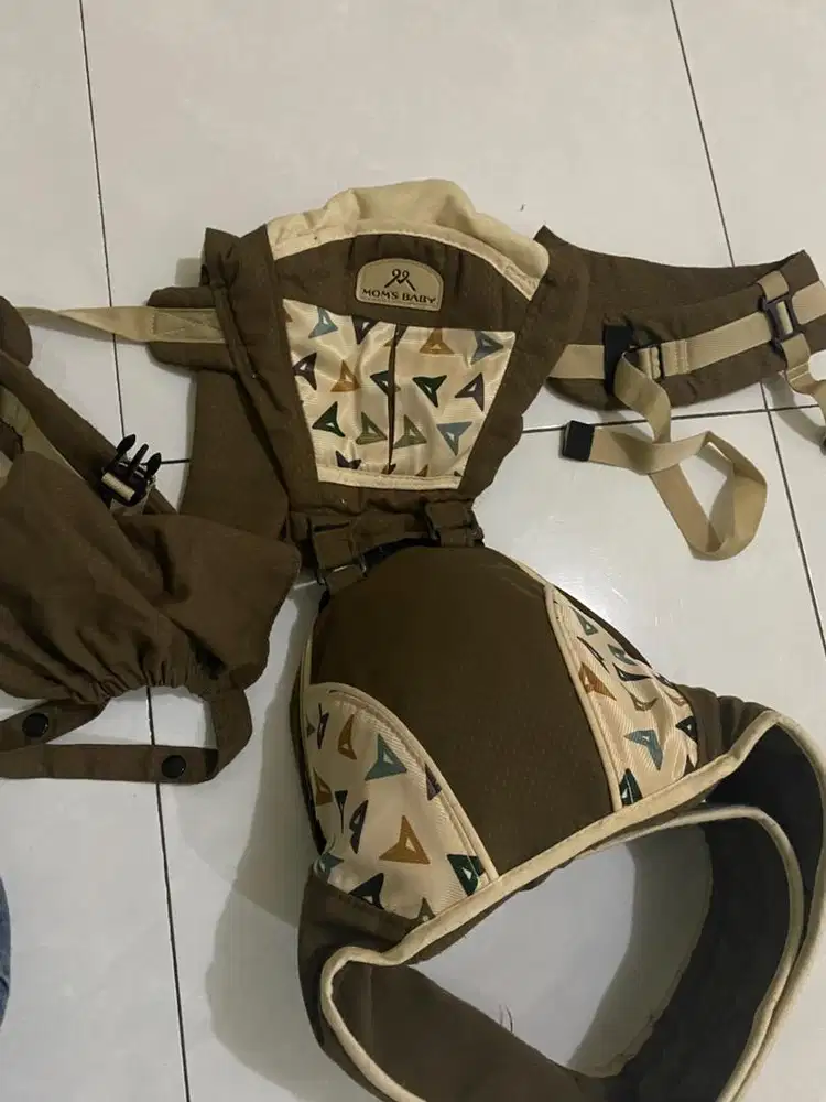 Gendongan hipseat moms baby