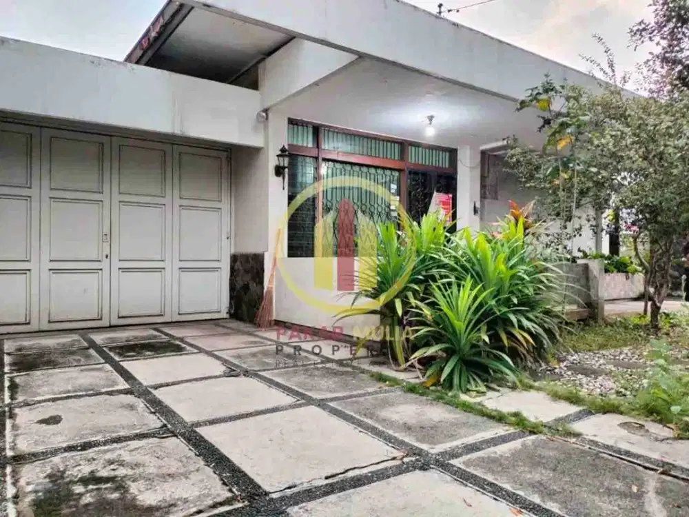 Rumah lama terawat di Sayap Riau Bandung
