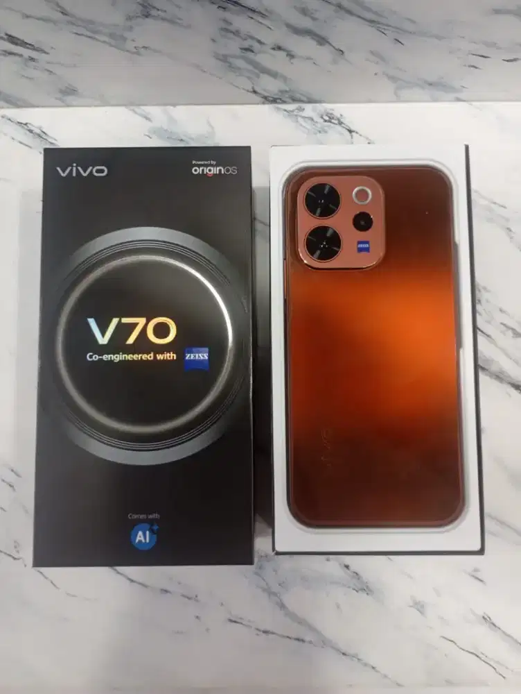 Second Vivo V70 5G 8+8/256gb Garansi juli 2027