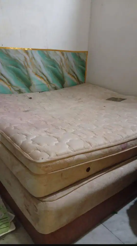 KASUR 180X200, FREE MATRAS DIBAWAH, DAERAH KALIDONI. 600k nego