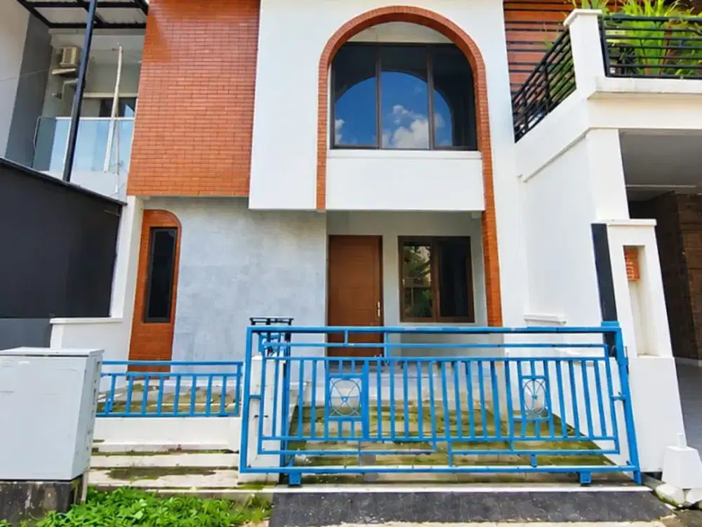 Dijual Rumah 2 Lantai Siap Huni di Citraland dekat dengan Pasar Modern Citraland, Surabaya Barat