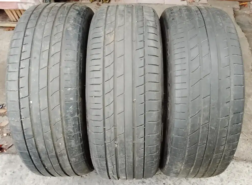 Dijual. 3pc ban 275/45 R22 merk accelera