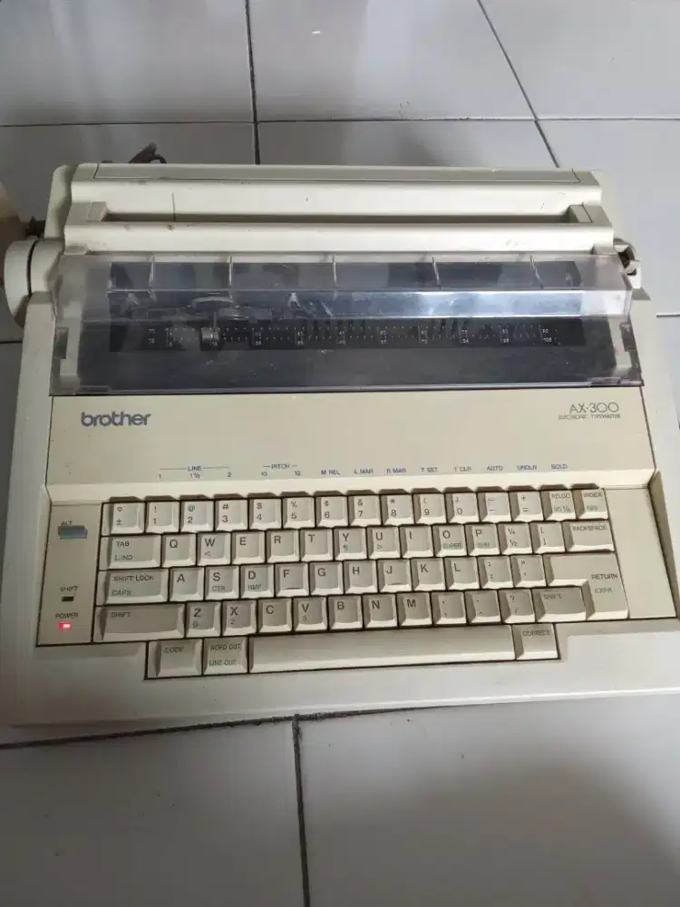 Mesin Tik Elektrik Merk Brother AX300
