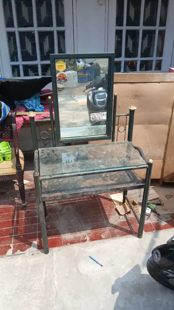 Meja rias besi clasic