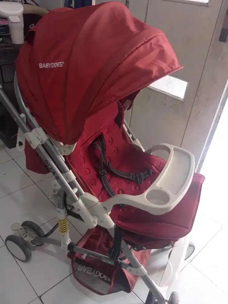 Satu paket stroller dan ayunan rotan bayi